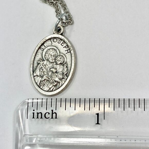 Vintage St. Joseph Medal Pendant Necklace Catholic Saint Baby Jesus Made Italy - Picture 9 of 9